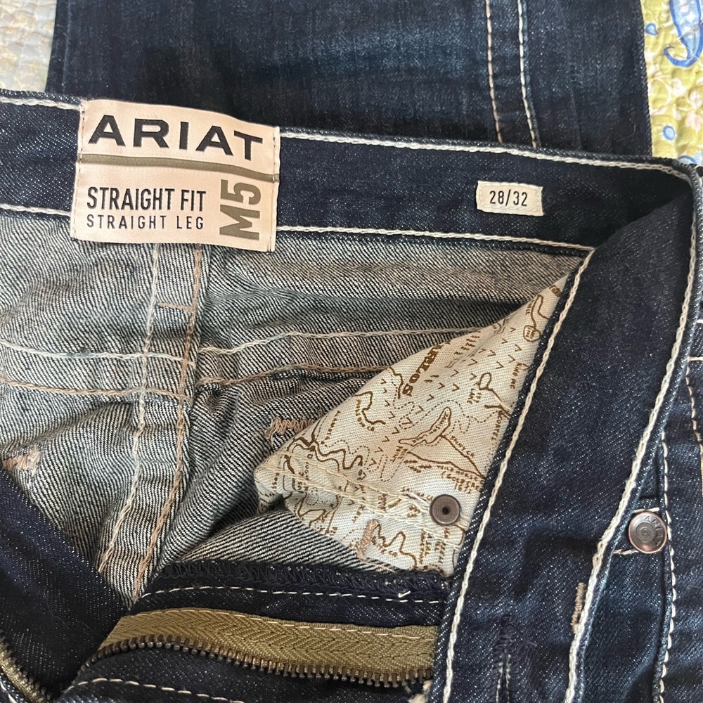 Men’s M5 Ariat straight leg jeans 28x32